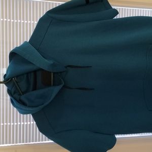 Great Condition Men's Large Fitted Under Armour Half Sleeve Hoodie.